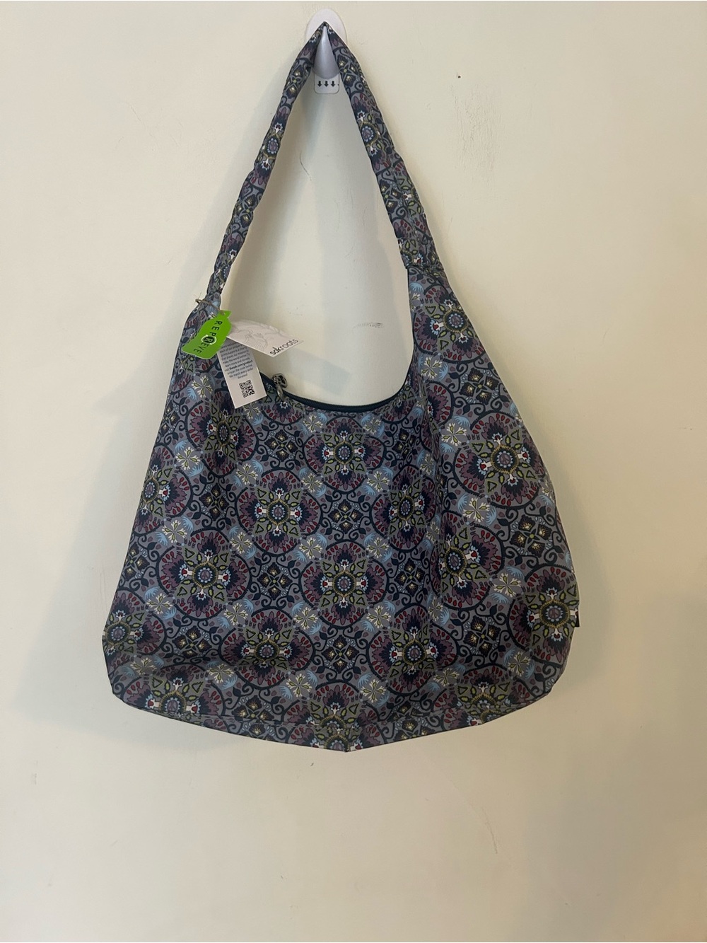 NWT Sakroots Atlas Hobo Bag Recycled Eco-Twill Large Grey Mosaic
World